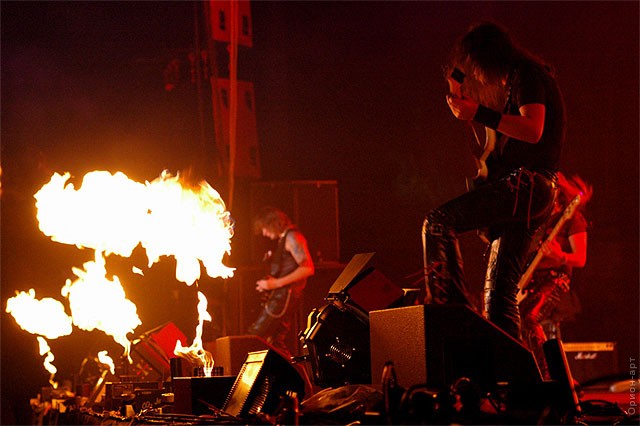 Много огня на концерте Кипелова в Лужниках